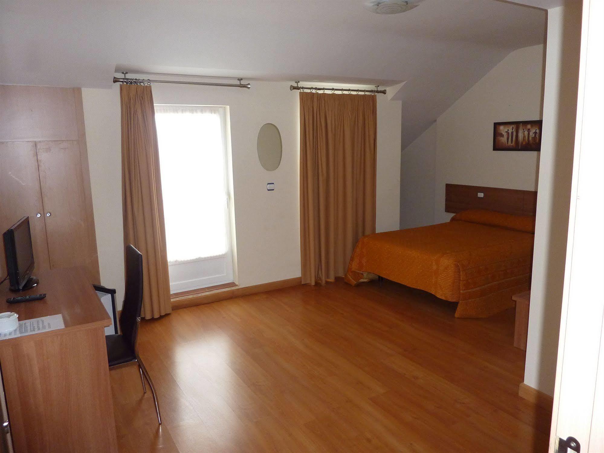 Hostal La Morada La Cistérniga Екстериор снимка