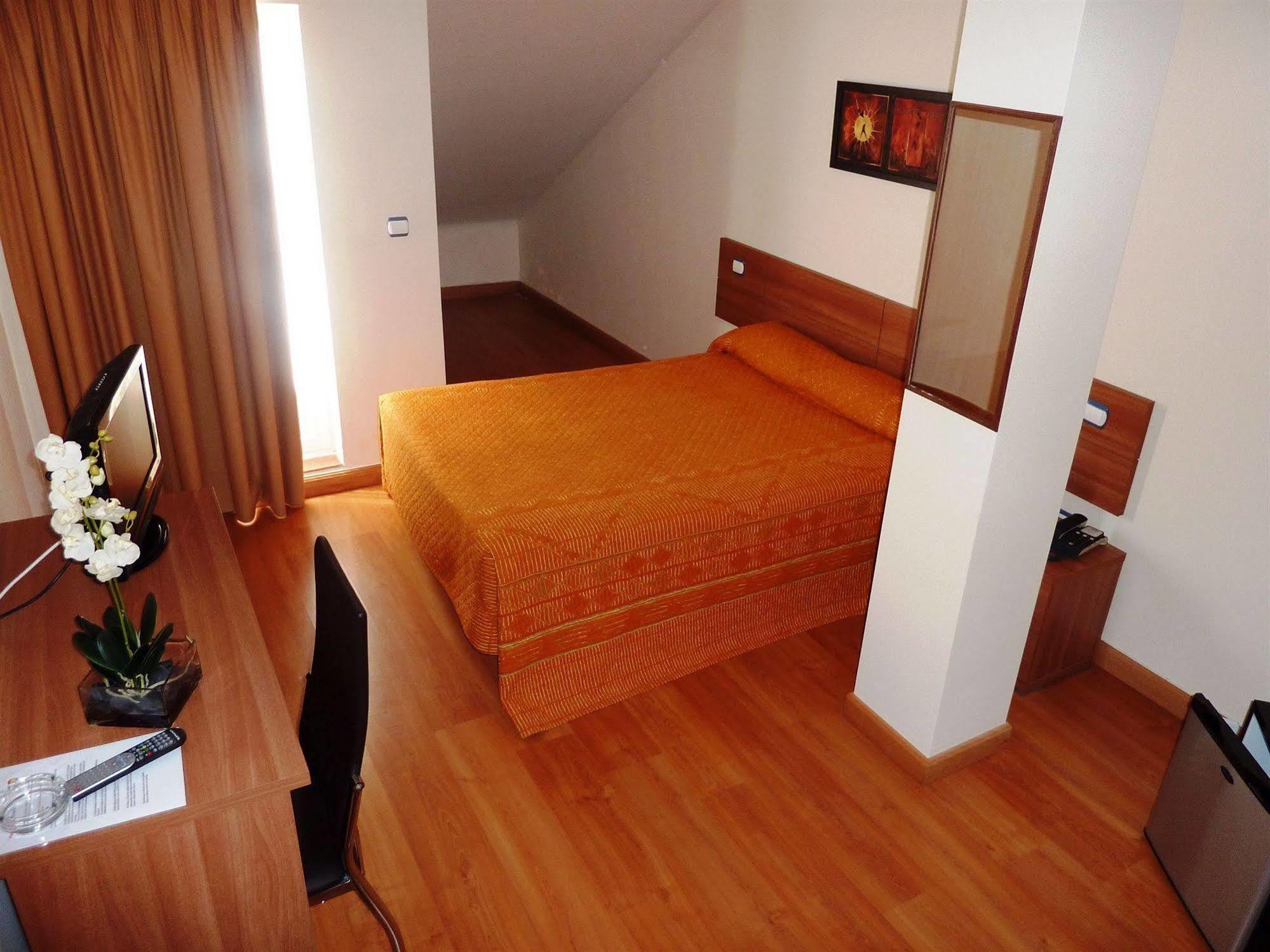Hostal La Morada La Cistérniga Екстериор снимка